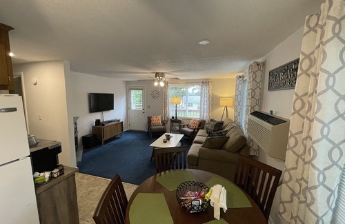 Lebanon House | Peek-A-Boo View, Amston Lake