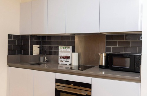 Peninsula Apartment | Peninsula Life: Stylish Greenwich 1Bed Flat