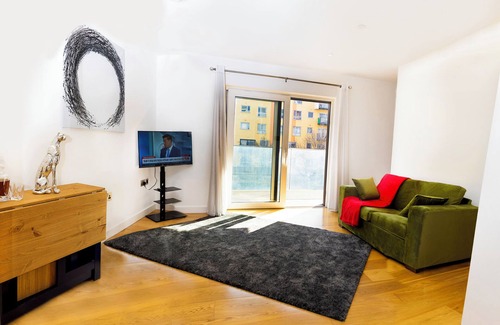Peninsula Apartment | Peninsula Life: Stylish Greenwich 1Bed Flat