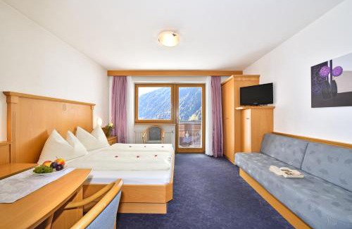 Valles House | Pension Tasa