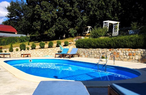 Eselnita House | Pensiunea Casa Mircea & Restaurant