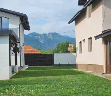 Baia de Fier House | Pensiunea Fira