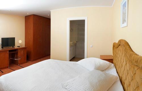 Nucsoara House | Pensiunea Floarea de Colt