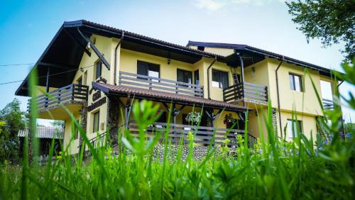 Bala House | Pensiunea Gradinarilor cu statie de încărcare încărcare electrică auto