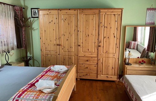 Crit House | Pensiunea Rozalia