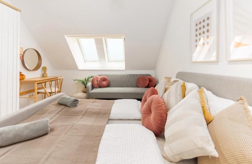 Thurygrund Apartment | Penthouse, 3 separate Bedrooms, 2 min to U6 Nussdorfer Straße