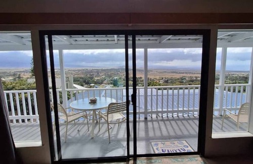 Waimea Apartment | Penthouse Overlooking Waimea Ocean views