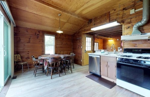 Spofford House | Penthouse, Steps to the Sandy Beach & clear water