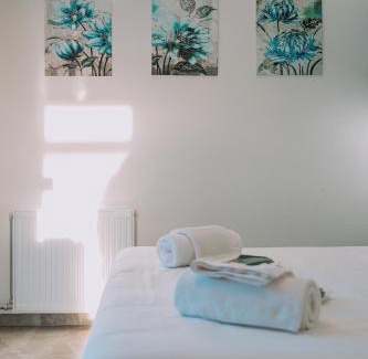 Filopappou Apartment | Penthouse Studio with Hot Tub in Athens