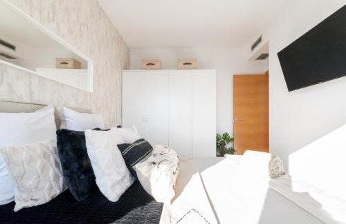 Cornella de Llobregat Apartment | Penthouse with Private Terrace & Pool Access