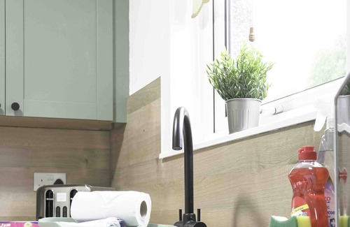 Bathgate House | Pentland House Private Bathroom