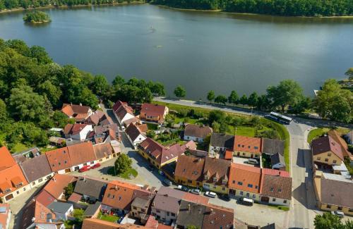 Trebon House | Penzion Kamenný dvůr