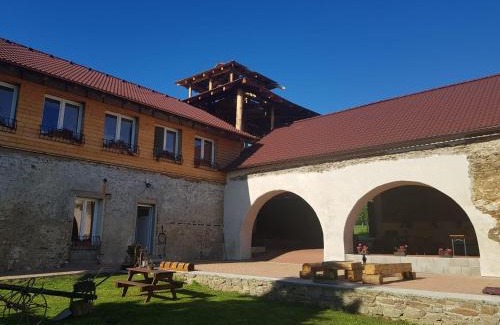 Ratiborske Hory House | Penzion Tvrz Dub u Tábora