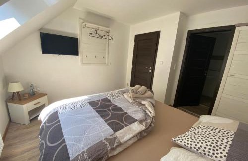 Karlstejn House | Penzion U Adama