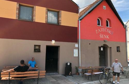 Zajeci Hotel | Penzion Zaječský šenk