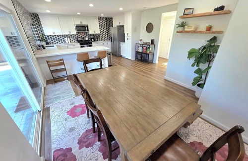 Bay Ho House | Pepper Tree Family Retreat with Trampoline,Ninja-line and Large Backyard!