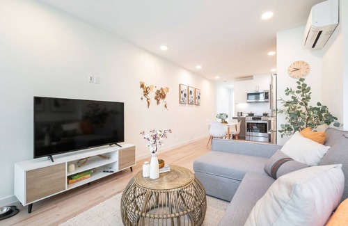 Broadway House | Perch - Howell Haven 19: Spacious & Chic | Private Rooftop | 98 WS