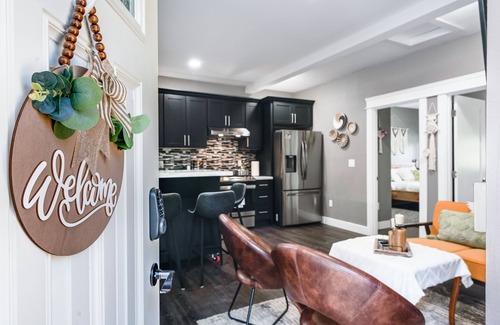 Inglewood House | Perch - Sammamish Cottage: Fully remodeled 2 bedrooms suite w/yard