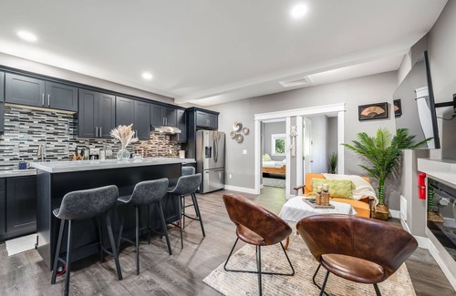 Inglewood House | Perch - Sammamish Cottage: Fully remodeled 2 bedrooms suite w/yard