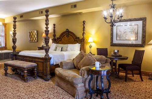 Leacock-Leola-Bareville Hotel | Perfect Retreat in Poolside Suite at Charming Historic Hotel-Modern Comforts-Spa