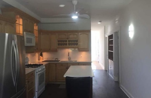 Irving Park East Apartment | Perfect 4 Bedroom + 2 Bath unit on 2 separate floors, Free parking, CUBS