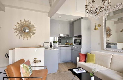 Paris City Center Apartment | Perfect Amazing Penthouse for 2-Balcony-Ile de la Cite-AC-Wifi-Lift-Cafes