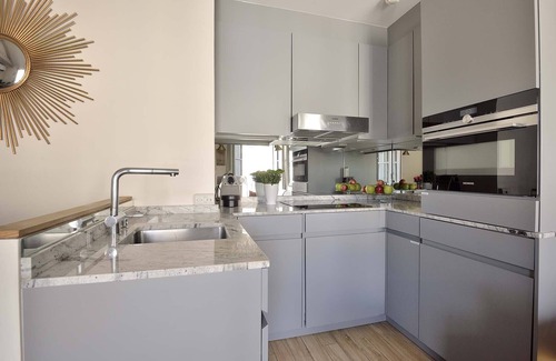 Paris City Center Apartment | Perfect Amazing Penthouse for 2-Balcony-Ile de la Cite-AC-Wifi-Lift-Cafes