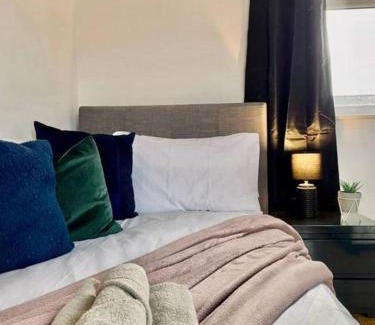 Newport Apartment | Perfect Base for Work & Leisure in Newport!