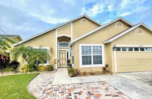 North Palm Beach Heights House | Perfect Family Vacation House with Private Pool