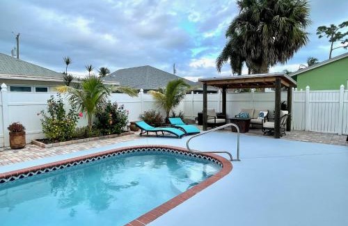 North Palm Beach Heights House | Perfect Family Vacation House with Private Pool