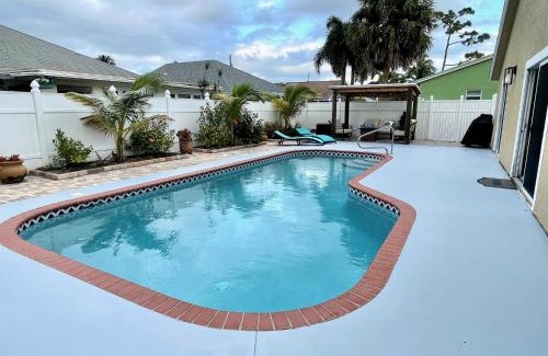 North Palm Beach Heights House | Perfect Family Vacation House with Private Pool