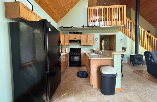 Aitkin Cabin | Perfect for Families & Groups, Kayaks, Canoe, Firepit, Grill, on Diamond Lake
