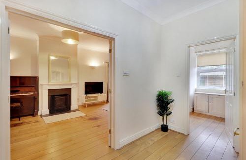 Royal Tunbridge Wells Apartment | Perfect Home In Central Tunbridge Wells, Sleeps 10