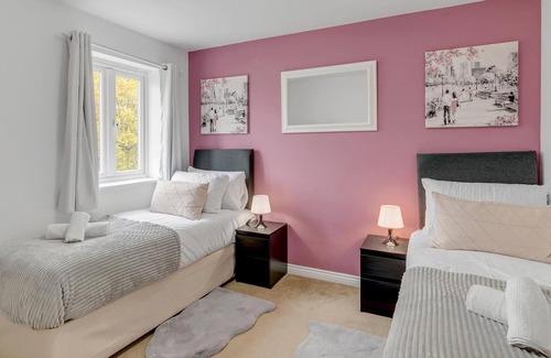 Norwich House | Perfect location for a group that is working in the area and looking to stay longer periods of time