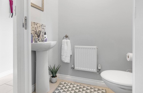 Norwich House | Perfect location for a group that is working in the area and looking to stay longer periods of time