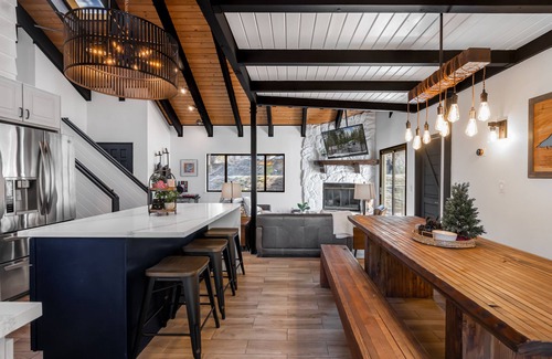 Fox Farm Ski Chalet | Perfect Mountain Modern Chalet-5 min to the slopes