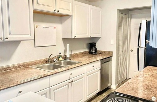 Lakewood Apartment | Perfect Private Retreat Near Beaches & Downtown!