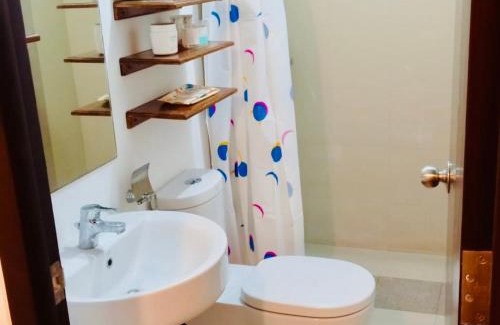 Poblacion District Apartment | Perfect Staycation at Abreeza Mall with Kitchen, Netflix, Resort-style Pool - Davao Stay Suites T2-815