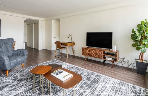 Prudential - St. Botolph Apartment | Perfectly Located 1BR in Boston w/ Concierge + Gym