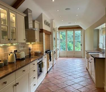 Hambleden House | Perfectly Positioned Hambleden House