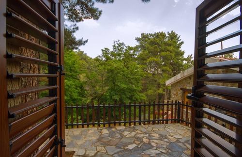 Platres House | Persephone Cottage - Enhance Your Senses