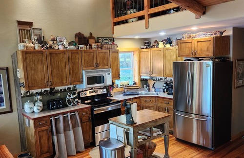 Farwell Cabin | Pet and family friendly, Private lake, with private sandy beach. Five bedroom.