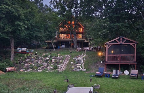 Farwell Cabin | Pet and family friendly, Private lake, with private sandy beach. Five bedroom.
