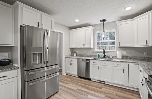 Travelers Rest House | Pet & Family-Friendly 4BR, Sports Court Near NGU