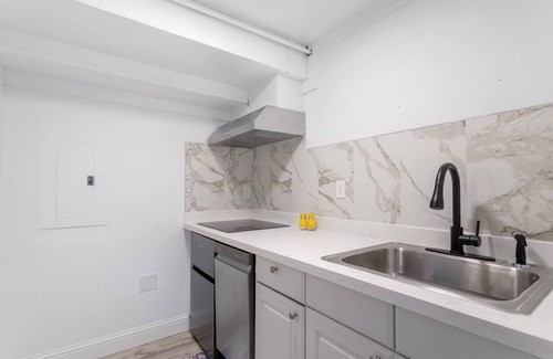 Sammamish House | Pet friendly 1br with huge yard