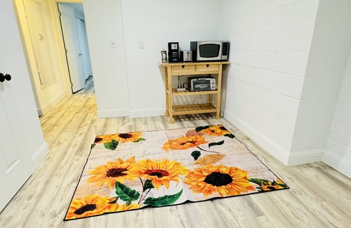 Sammamish House | Pet friendly 1br with huge yard