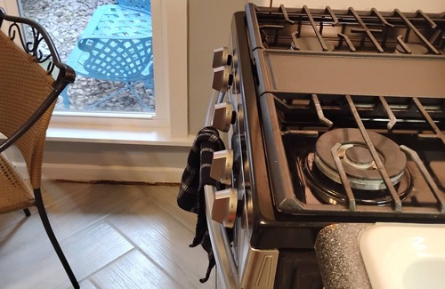 North Chesterfield Apartment | Pet friendly 2-bedroom apartment with WiFi, AC, Pool in fabulous Bon Air