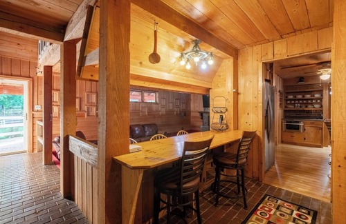 Skippers Cottage | Pet-friendly 3BR Lake House Firepit & Pier