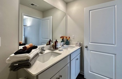 Sicklerville House | Pet-friendly, 6+ guest, events allowed 3bedroom, 2.5 bath,5 beds!!!!!!