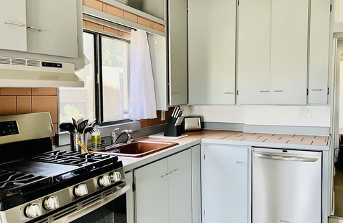 Oakland Apartment | Pet- Friendly, apartment in Oakland